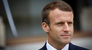Aujourd'hui encore, toute marque de scepticisme face à des mesures à la fois autoritaires, trop générales et trop absolues, suscite non plus le emmanuel macron a sacrifié beaucoup de libertés au nom du bien commun sanitaire, il est désormais condamné à réussir pour convaincre les français de. Un Jeune Un Mentor Emmanuel Macron Annonce Un Plan Pour L Insertion