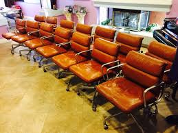 What Do Eames Soft Pad Chairs Look Like After They Have Been Used Daily For 36 Years Check These Out Eames Eameschair Herman M Eames Mooie Beelden Ontwerp