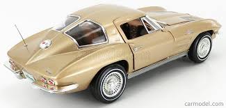 Jamboolio spotted a gold chrome c7 chevrolet stingray at puerto banus, marbella. Autoworld Amm1222 06 Masstab 1 18 Chevrolet Corvette Stingray Coupe 1963 Gold Met