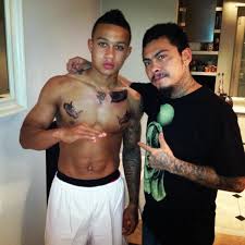 Looking at his personal life, the footballer is focusing on his professional career. Memphis Depay On Twitter Goodmorning This Guy Is Crazy With His Inkt The Guy From Mexico City Today Whe Start With Part 2 Leggo Http T Co M2qkmwir