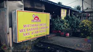 Tetapi bu rum tidak langsung menerima bingkisan makanan yang kusodorkan. Jenjalan Cari Makan Sarap Mael Lambong Catering Ayer Hitam