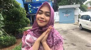 Kamu bisa menemukan penjual ria ricis official dari seluruh indonesia yang terdekat dari lokasi & wilayah. Dikabarkan Rencana Pernikahannya Tak Direstui Begini Reaksi Ria Ricis News Entertainment Fimela Com