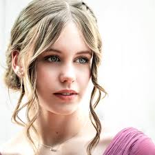 Love a portrait! Love it so much I can't decide which I like best! Colour  or B&W??? Gorgeous girl ❤️ #portrait #portraitphotographer  #dumfriesportraitphotographer #Scottish #portrait  #scottishportraitphotographer #edinburghportraitphotographer ...