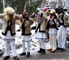 Batranii spun ca animalele capata grai in noaptea de anul nou si vorbesc. Festivalul De Datini Si Obiceiuri De Anul Nou Dupa Datina Strabuna Pe Esplanada Casei De Cultura Suceava
