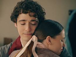 ¿Un adiós definitivo? Mateo se despide de Claudia y abandona la colonia  para convertirse en sacerdote