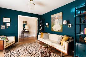 Turquoise adalah cat dinding magnetik. Terima Tamu Dengan Hangat 7 Kombinasi Warna Ruang Tamu Ini Perlu Kamu Terapkan