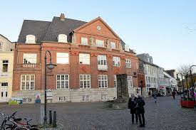 Von altersvorsorge uber girokonto bis versicherung. Stadt Und Land Fotos Foto Bankgebaude Des Ehemaligen Vorschussvereins In Bad Segeberg Hauptstelle Der Vr Bank Neumunster Das Gebaude Wurde 1915 Eingeweiht Entwurf Architekt Hans Ross