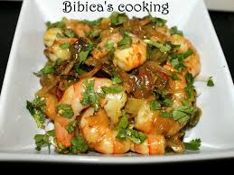 Wok De Crevettes Tigrees Aux Legumes Et Lait De Coco Gros Plan