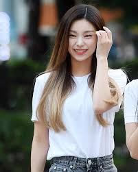 Pin Oleh Martin Haynes Di K Pop Style Selebritas Wanita Gadis Korea