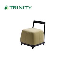 What kind of wood is a veneer made of? China Ash Veneer Solid Wood Modern Furniture For Lobby Bedroom China Modern Hotel Lounge Leather Barstool Chair Lounge Chair Hotel