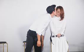 Mỹ tâm và mai tài phến dính tin đồn hẹn hò sau khi cả hai hợp tác trong mv đừng hỏi em và đóng vai yêu nhau trong phim chị trợ lý của anh do chính mỹ trong hành trình đó, mỹ tâm và mai tài phến đã có những cử chỉ cực thân mật, tình cảm khiến một thời gian khán giả và truyền thông bắt cả hai phải công. Gilg8s5pcu74cm