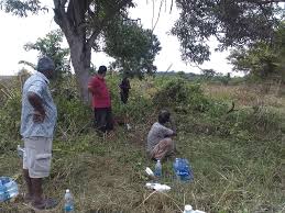 Masarakat kampung adat cireundeu miboga tradisi ngabangun imah ku cara gotong royong.1 masarakat babarengan ngabangun imahna, boh dina. Gotong Royong Di Perkuburan Mpkk Kampung Ladang Geddes B Facebook