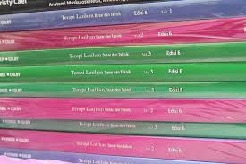Kertas dari daun papyrus yang ditulis oleh orang mesir pada saat itulah yang menjadi buku pertama di dunia. Makna Slogan Buku Adalah Jendela Buku Fisioterapi Store Facebook