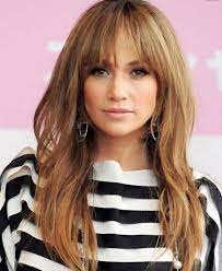 Dunkelblonde haare mit vollem pony !top frisuren styling tipps! Frisuren Mit Pony Die Schonsten Looks Zum Nachstylen Frisur Lange Haare Pony Frisur Pony Lang Frisuren Lange Haare Schnitt