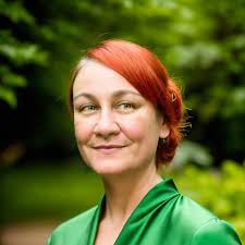 Erin Hipple's Instagram, Twitter & Facebook