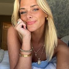 Jasmine Hopper's Instagram, Twitter & Facebook