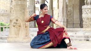 Both male and female dancers perform this dance. Hanuman Chalisa Bharatanatyam Dance Performance In Ranganathaswamy Temple Srirangam Youtube