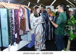 Semalam, tengku permaisuri selangor tengku permaisuri norashikin abdul rahman telah membuat kemunculan istimewa di slot berita perdana khas pukul 8 di saluran tv1, rtm. Sepang Malaysia Tengku Permaisuri Selangor Tengku Stock Photo Edit Now 1182891004