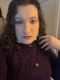 Hello everyone! a French American artist who lives in Paris, France. I'm  originally from NYC and like to come back to town sometimes for work. I'm  looking for a studio apartment or