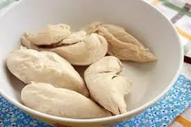 Perbedaan dalam kandungan kalori ini tidak terlalu terlihat ketika menghitung kalori selama diet, karena 100 g ayam domestik rebus mencapai 9% dari batas kalori harian diet, dan gram ayam industri yang sama adalah 8% dari norma harian. Berapa Banyak Tenaga Akan Ayam Rebus Membawa Anda Ayam Rebus Tanpa Kulit