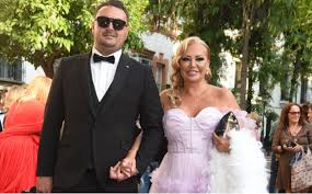 Miguel Marcos y Belén Esteban, la tercera persona que parte el matrimonio en 2