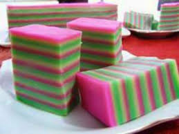 Tuang santan sedikit demi sedikit sambil diaduk sampai menjadi adonan cair. Resep Kue Lapis Tepung Beras Kue Lapis Kue Camilan Kue