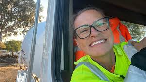 Happy Monday from California 😊 let's sling some mud!!