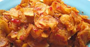 Resep Keripik Kentang Pedas Manis Renyah Dan Cara Membuat Keripik Kentang Pedas Manis Enak Salah Satu Camilan Kelua Keripik Kentang Makanan Dan Minuman Keripik