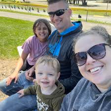 Why is Taylor Swift wearing the same outfits from last night?