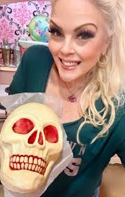 A little clip of how a sculpted cake start and ends x