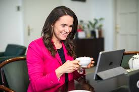 Facebook gives people the power to. Einflussreichste Frauen Ungarns Keine Veranderung Unter Den Top 5