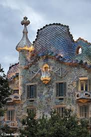 Un Week End A Barcelone Gebaude Gaudi Hundertwasser