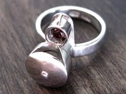 Anello In Argento Fatto A Mano Con I Pezzi Della Amoretto La Caffettiera Funzionante Piu Piccola Al Mondo Con Zircone Marrone Incassato Silver Rings Rings Engagement Rings