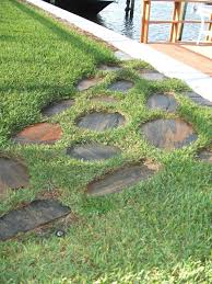 St Augustine Grass Is The Least Trafficable Grass It Wears Out From Foot Traffic Stepping Stones Help Disp Lawn And Garden Garden Pathway St Augustine Grass