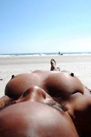 Paule blonde de 56 ans topless à Saint-Martin une dame magnifique qui s'assume entièrement