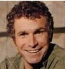 Does anybody else sees the similarity between:John William „Will“ Ferrell  and Wayne Rogers, alias Captain John Francis Xavier McIntyre? : r/mash