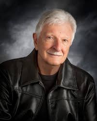 📌 For English major The introduction of "A Tale of Two Cities" goes like  this: It was the best of times, it was the worst of times". What is this  phenomenon called?