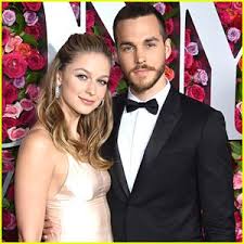 Supergirl S Melissa Benoist Chris Wood Just Got Engaged Chris Wood Melissa Benoist Supergirl