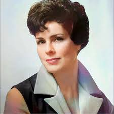 Dinah Webb's Instagram, Twitter & Facebook