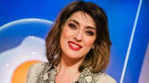 Elisa isoardi is an italian tv host who currently hosts the early morning show 'unomattina' on rai uno. Elisa Isoardi La Confessione Grazie A Lui Torno A Sorridere