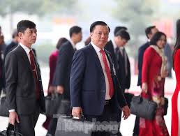 Nếu nga phạm (người vợ hiện tại) được biết chỉ xuất hiện trong buổi tiệc tùng hậu đám cưới thì chị phương thúy (người vợ cả) đã đăng ảnh theo tìm hiểu, phương thúy sn 1982 hơn minh nhựa 1 tuổi. Hai Bá»™ TrÆ°á»Ÿng Ä'inh Tiáº¿n DÅ©ng Va Tráº§n Tuáº¥n Anh Ä'Æ°á»£c Báº§u Vao Bá»™ Chinh Trá»‹ Xa Há»™i Bao Ä'iá»‡n Tá»­ Tiá»n Phong