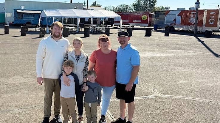 Old Guaranty Lot Food Truck Pod — Food court food truck in Junction City, Oregon