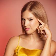 Amanda Lund's Instagram, Twitter & Facebook