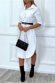 Tantôt chic avec une robe longue fendue, tantôt bohème avec une robe longue fluide, vous avez la possibilité de créer un style qui vous correspond vraiment grâce à ce vêtement intemporel. Longue Robe Chemise Blanche Avec Poches Ceinture Et Fente Robe Chemise Noir