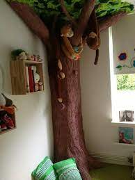 boom met kippengaas en papier mache boom slaapkamer jungle kamer kippengaas knutselen