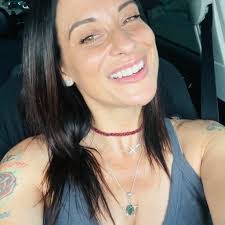 Janna Mora's Instagram, Twitter & Facebook