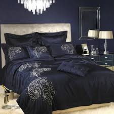 While all of the brand's offerings are high quality, you'll find the most luxurious options in the organic collection. Luxus Bettwasche Kylie Minogue Satin Polyester Federn Dunkelblau Luxury Bedding Bed Linens Luxury Luxury Bedding Master Bedroom