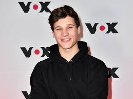 Name weiss, wincent kurzbeschreibung deutscher popsänger und songwriter geburtsdatum 21. Teenieschwarm Mit Metalherz Wincent Weiss Reist Mit Leichtem Gepack N Tv De