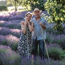 Die wohlriechende pflanze mit ihren violetten blüten ziert viele balkone, gärten und fensterbänke. Deodorant Salbei Lavendel Entdecken Bei Servus Am Marktplatz