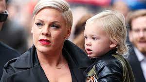 Pink — just give me a reason. Pink Hatte Angst Um Das Leben Von Sohn Jameson 3